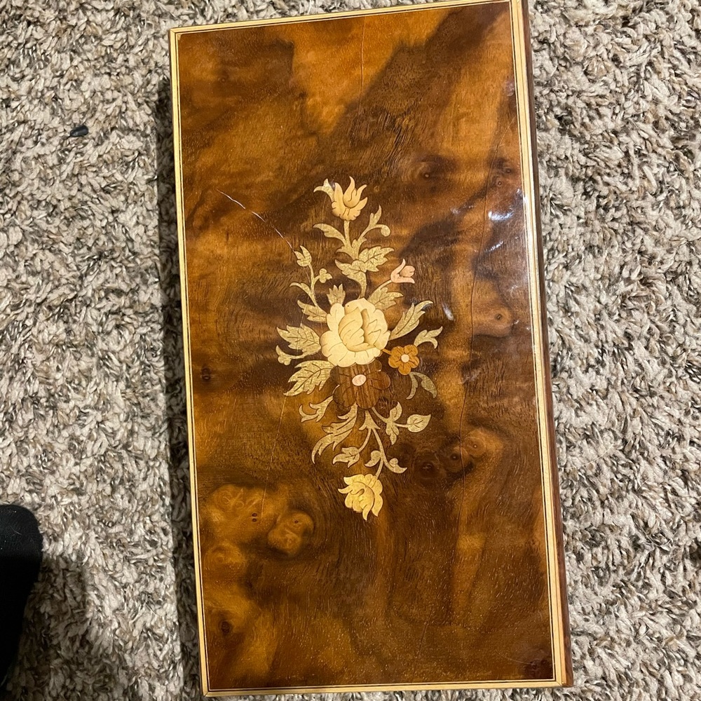 Reuge Music Jewelry Box - wind up for the music currently not working